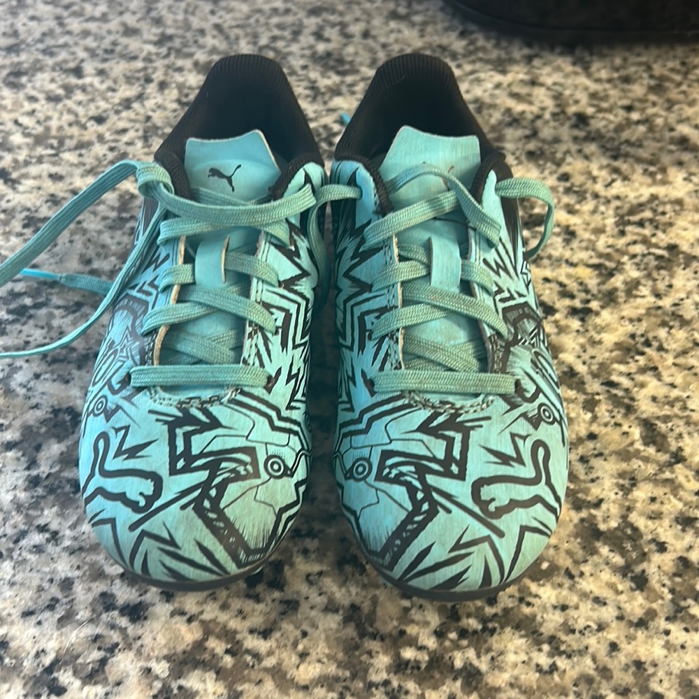 Kids Blue Puma soccer cleats size 12